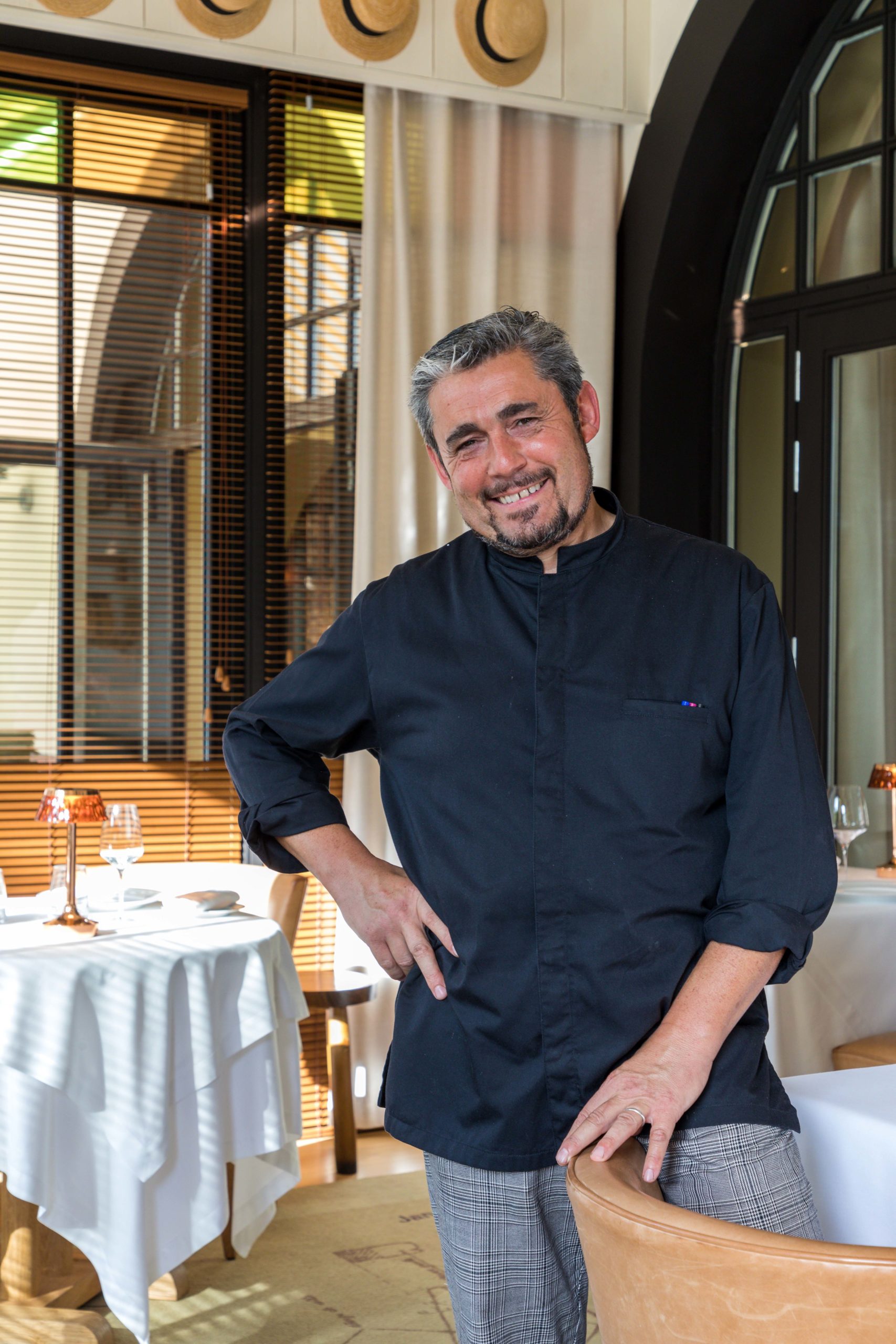 Stéphane Carrade, chef double étoilé au Skif-Club, le restaurant de l'hôtel Ha(a)ïtza, à Arcachon. (HA(A)ÏTZA / CECILE PERRINET-LHERMITTE)